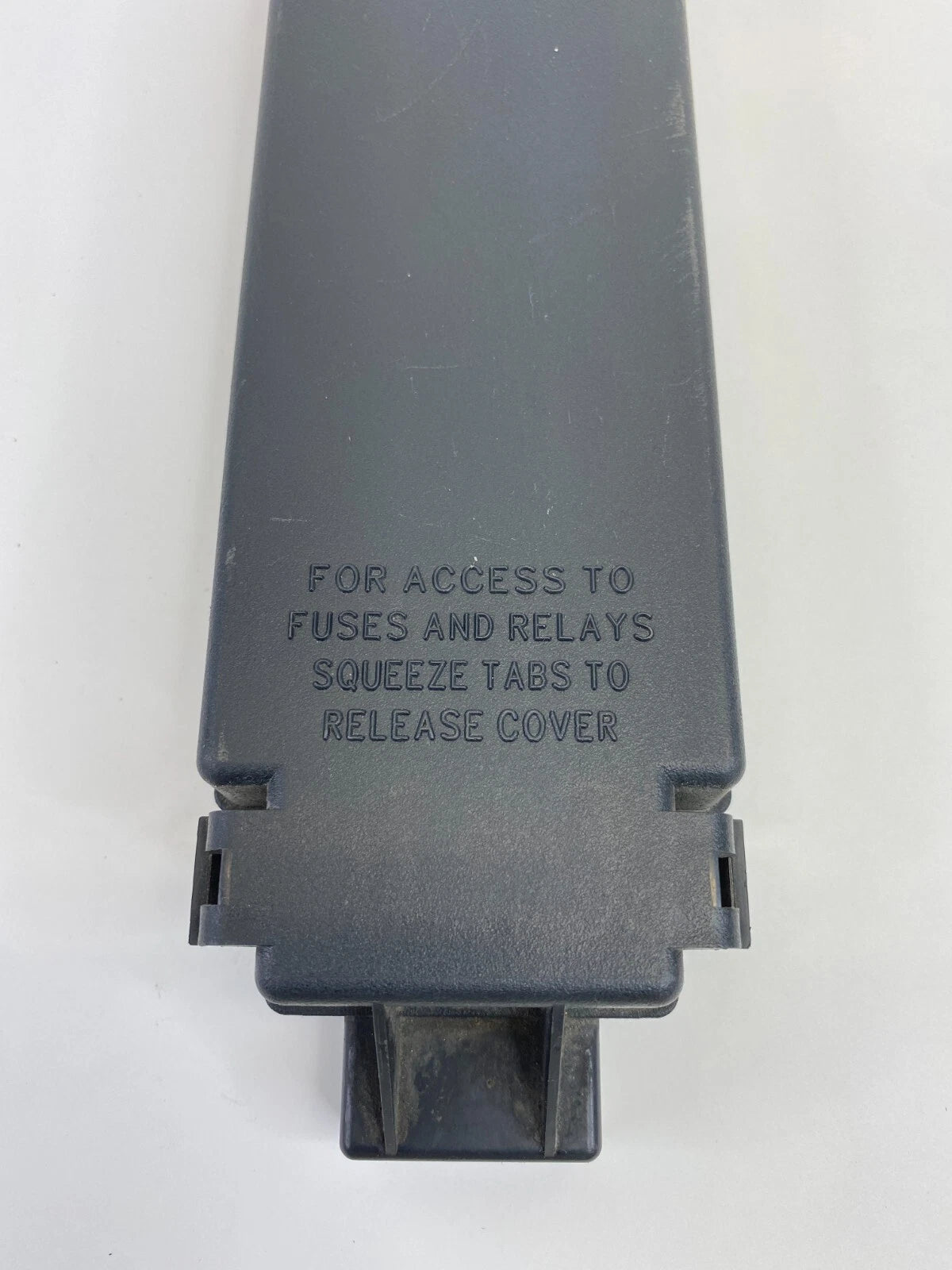 2005-2008 JEEP GRAND CHEROKEE ENGINE UNDER HOOD FUSE RELAY BOX COVER CAP OEM