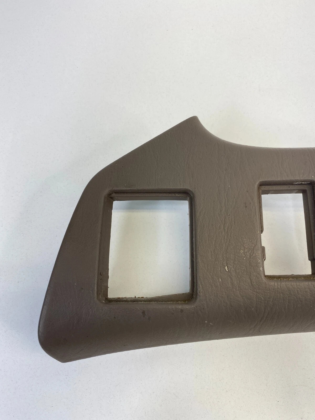 99-03 LEXUS RX300 DASH LH SIDE INSTRUMENT PANEL SWITCH COVER BEZEL 5542248020