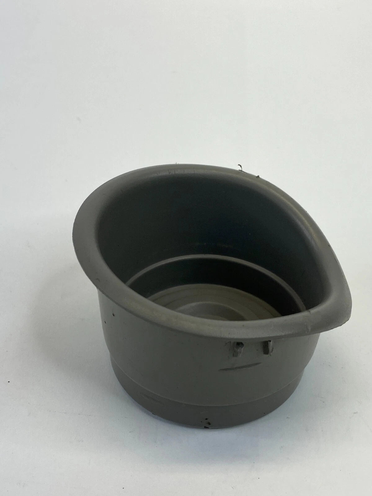 2000-2006 GMC YUKON CHEVROLET TAHOE REAR RIGHT CUP HOLDER BEZEL 15710892A OEM
