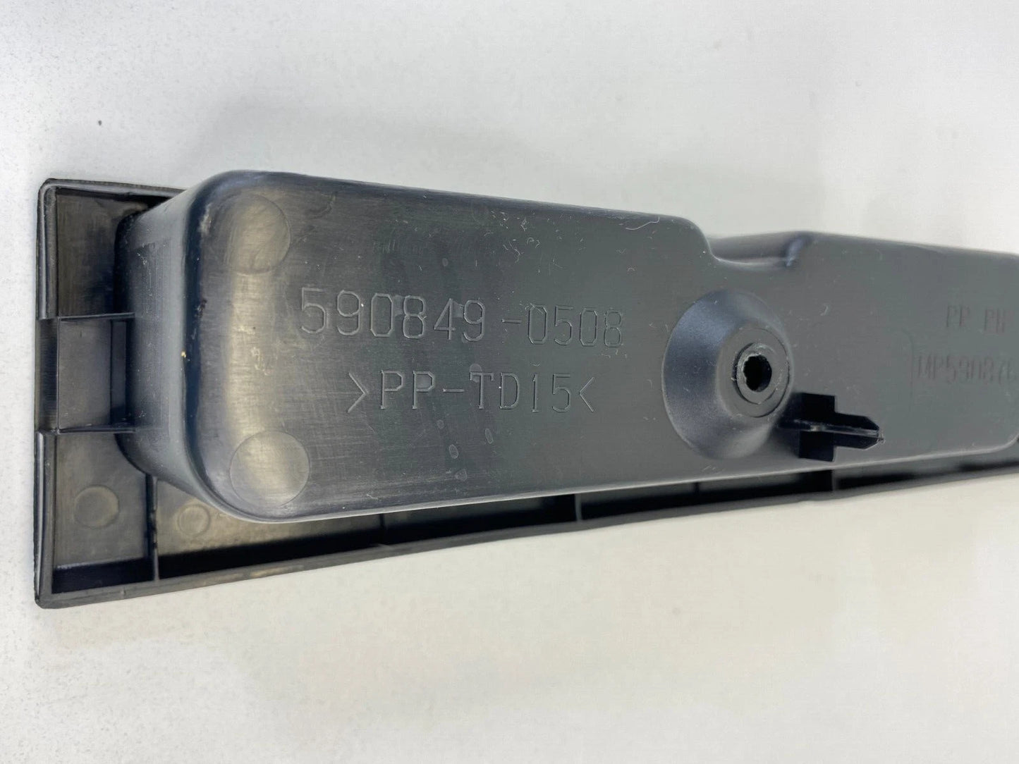 2004-2006 MITSUBISHI GALANT REAR RIGHT WINDOW SWITCH BEZEL TRIM 590849-0508