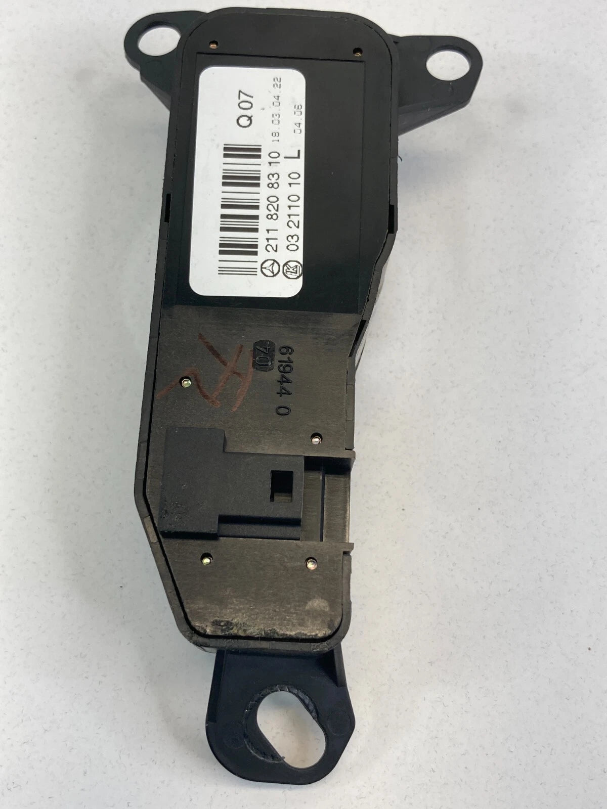 2003-2009 MERCEDES BENZ E320 FRONT LEFT DOOR MIRROR CONTROL SWITCH 2118208310