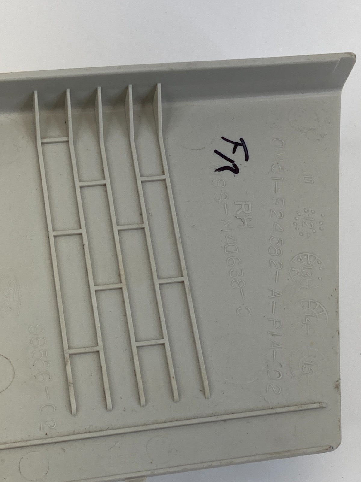 13-18 Ford C-Max Front Right Side Seat Belt Height Adjuster Cover DM51-F24582