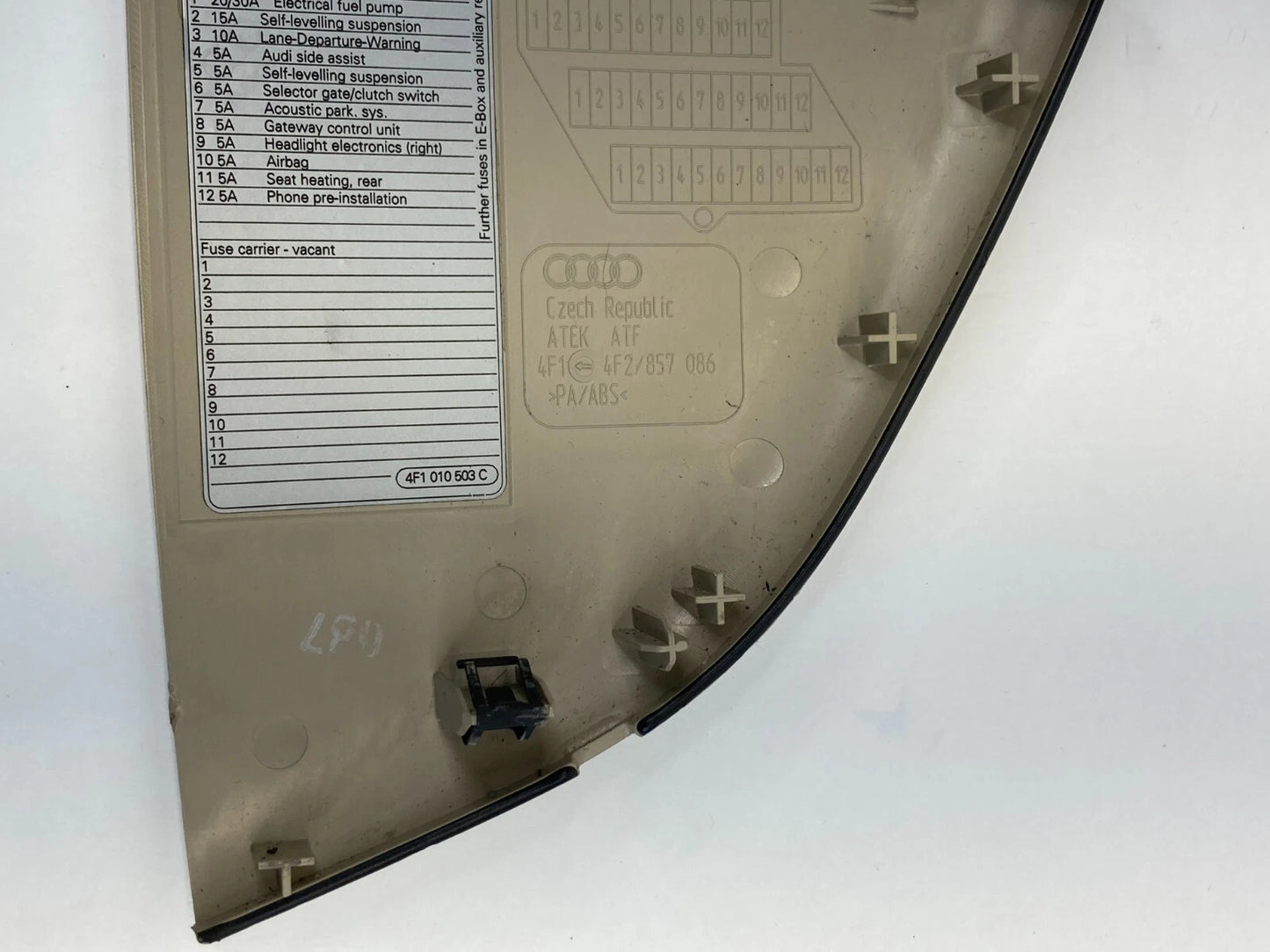 2007-2011 AUDI A6 DASH RIGHT PASSENGER SIDE END CAP COVER 4F2-857-086 OEM