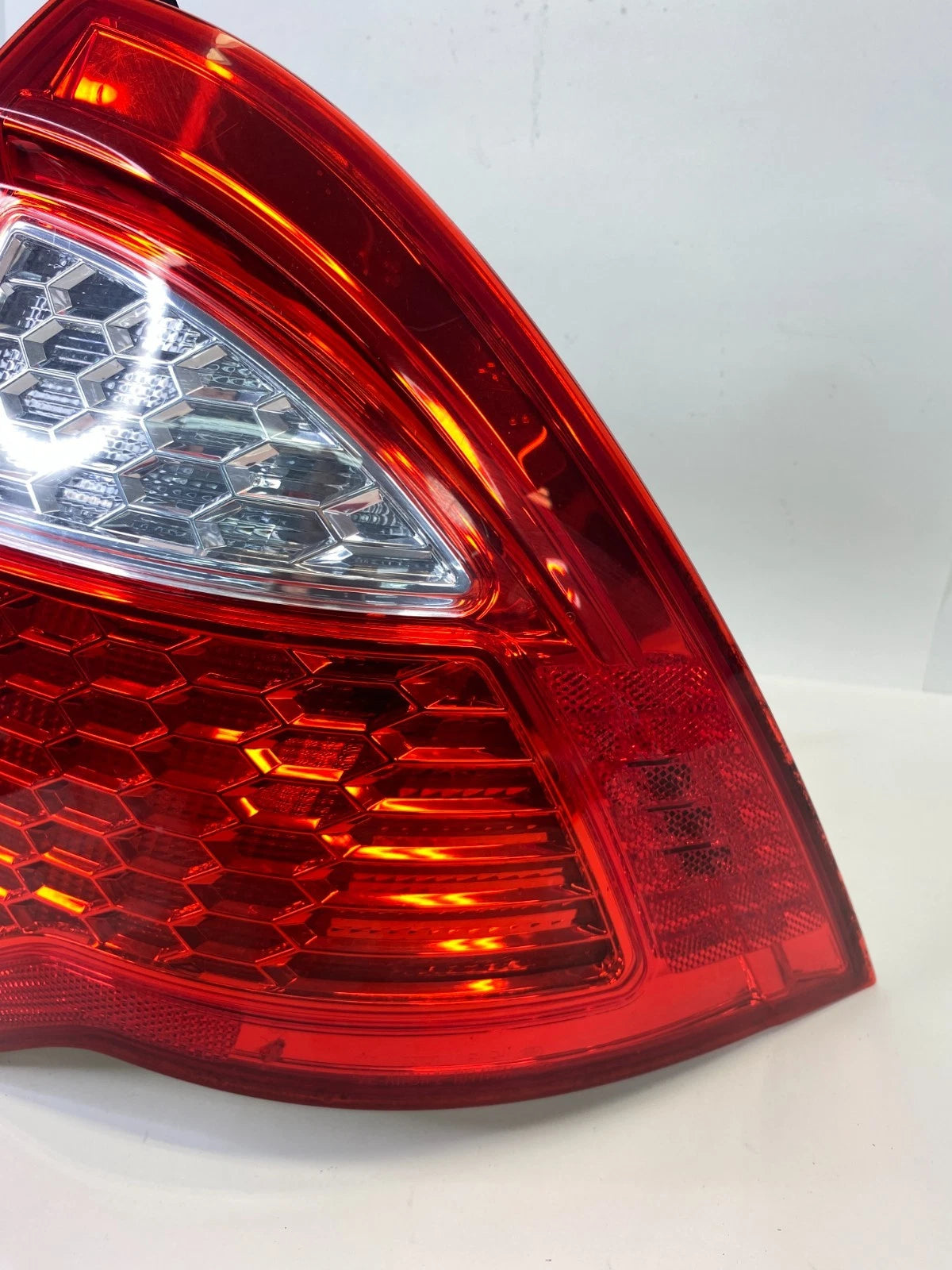 10-12 FORD FUSION SEDAN REAR RIGHT SIDE TAILLIGHT TAIL LAMP 9E53-13B504-A OEM