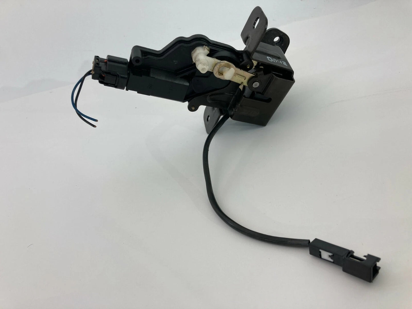 2003 2004 KIA SORENTO REAR TAILGATE UPPER GLASS LATCH LOCK ACTUATOR OEM