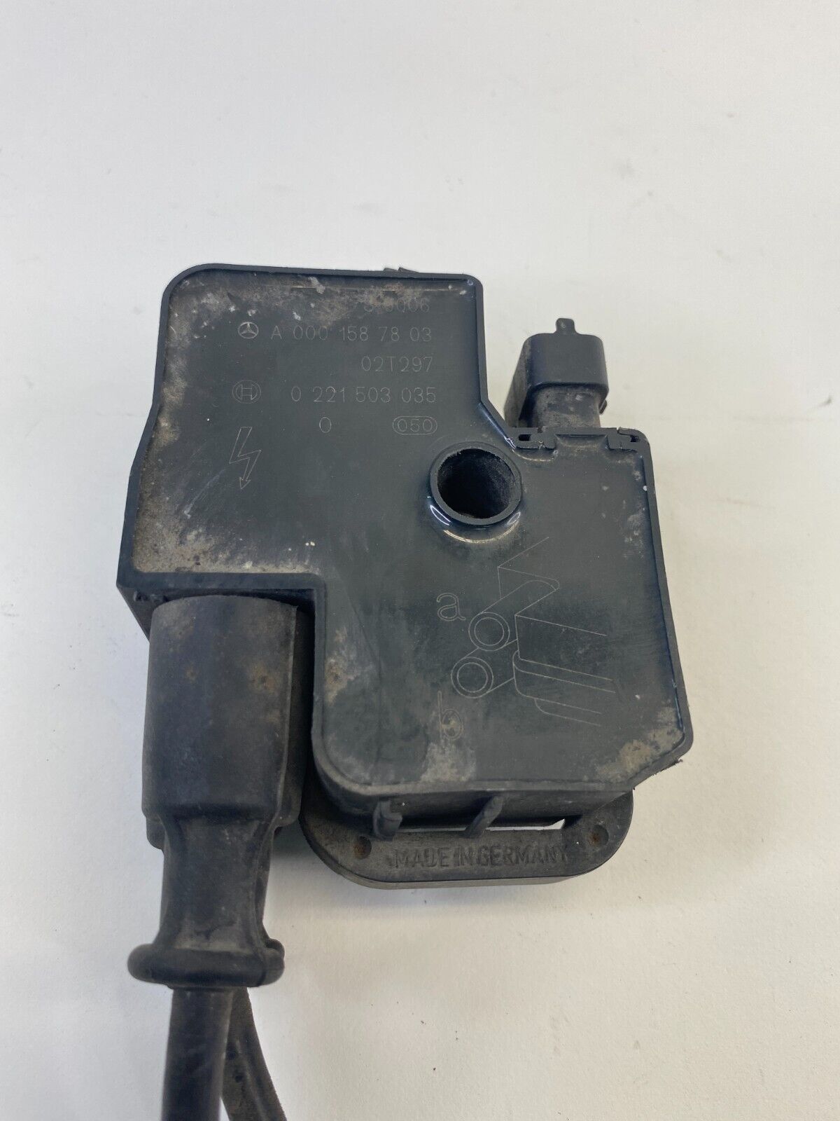 1998-2005 Mercedes-Benz E320 3.2L A/T Engine Ignition Coil 0221503035 OEM