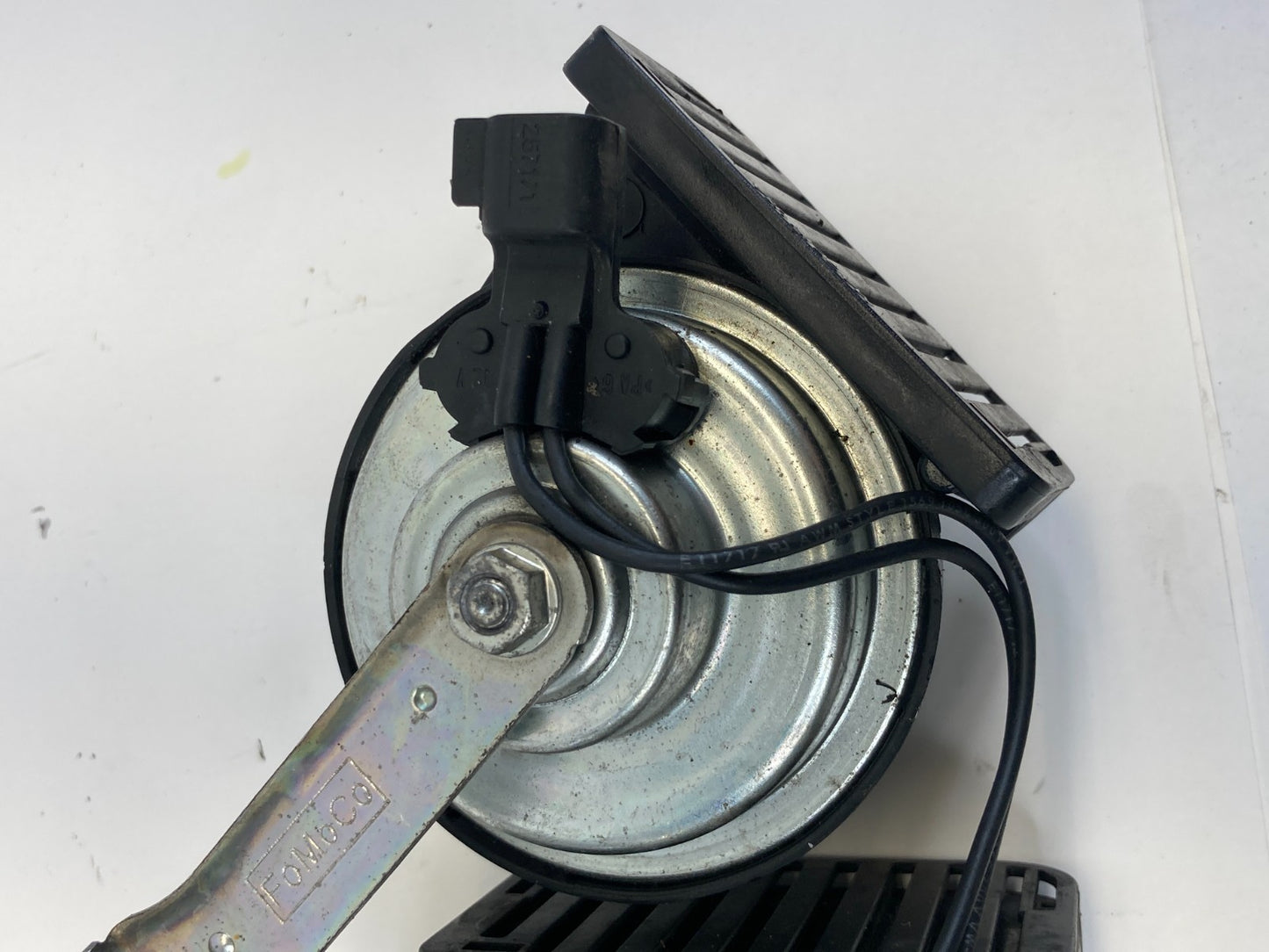 13-18 Ford C-MAX Energi Low & High Horn Note Tone Pitch Alarm Signal E30055306