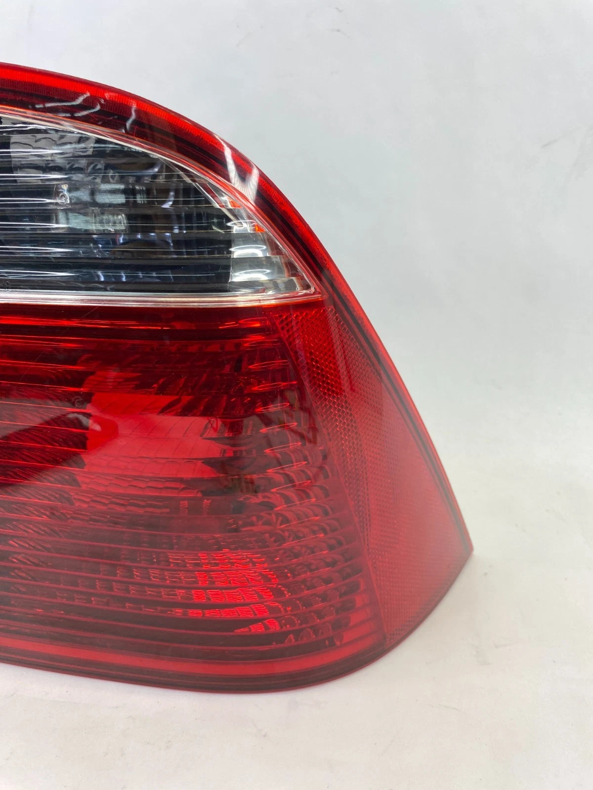 2005-2007 FORD FOCUS SEDAN RIGHT PASSENGER SIDE TAIL LIGHT LAMP ASSEMBLY OEM