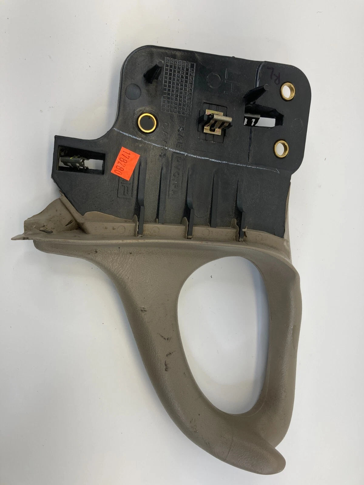 2002-2006 AVALANCHE 1500 2500 REAR LEFT B PILLAR GRAB GRAP HANDLE OEM