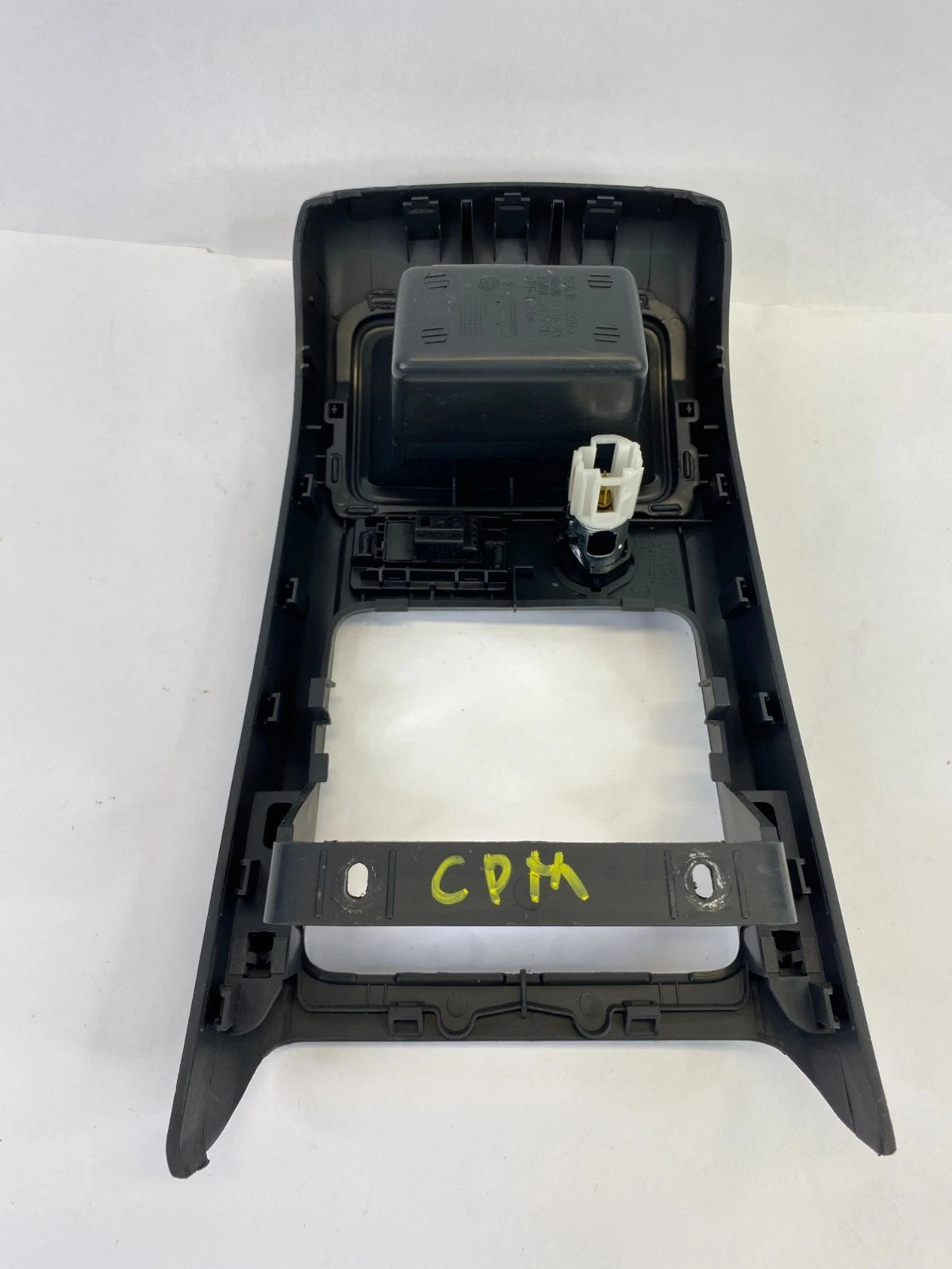 2011-2018 VOLKSWAGEN JETTA SEDAN REAR CENTER CONSOLE TRIM BEZEL 5C6864298 OEM