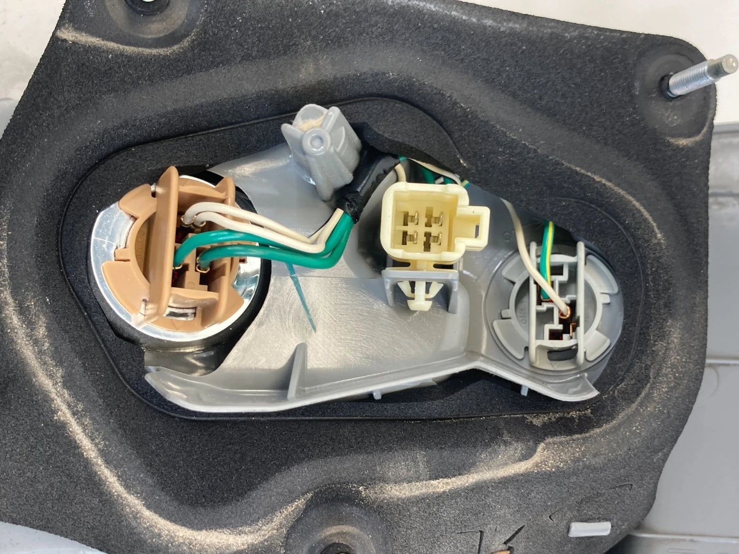 2011-2013 TOYOTA COROLLA REAR LEFT SIDE OUTER TAILLIGHT TAIL LAMP ASSY OEM