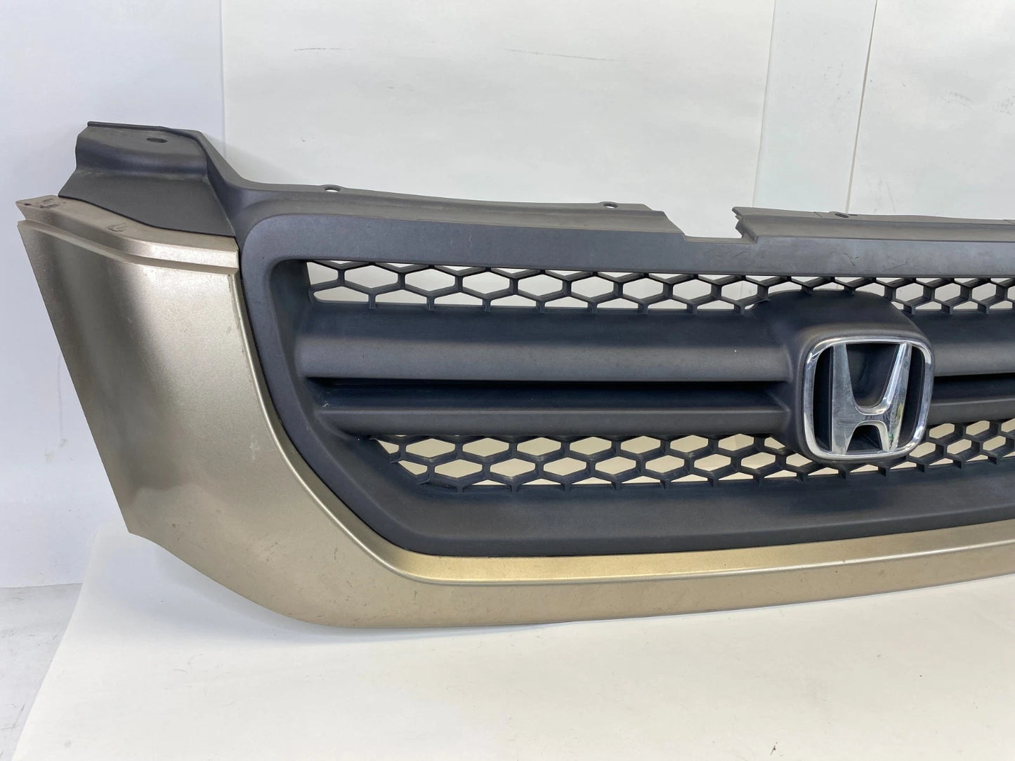 2003 2004 2005 HONDA PILOT FRONT UPPER GRILL GRILLE 75101-S9V-A000 OEM