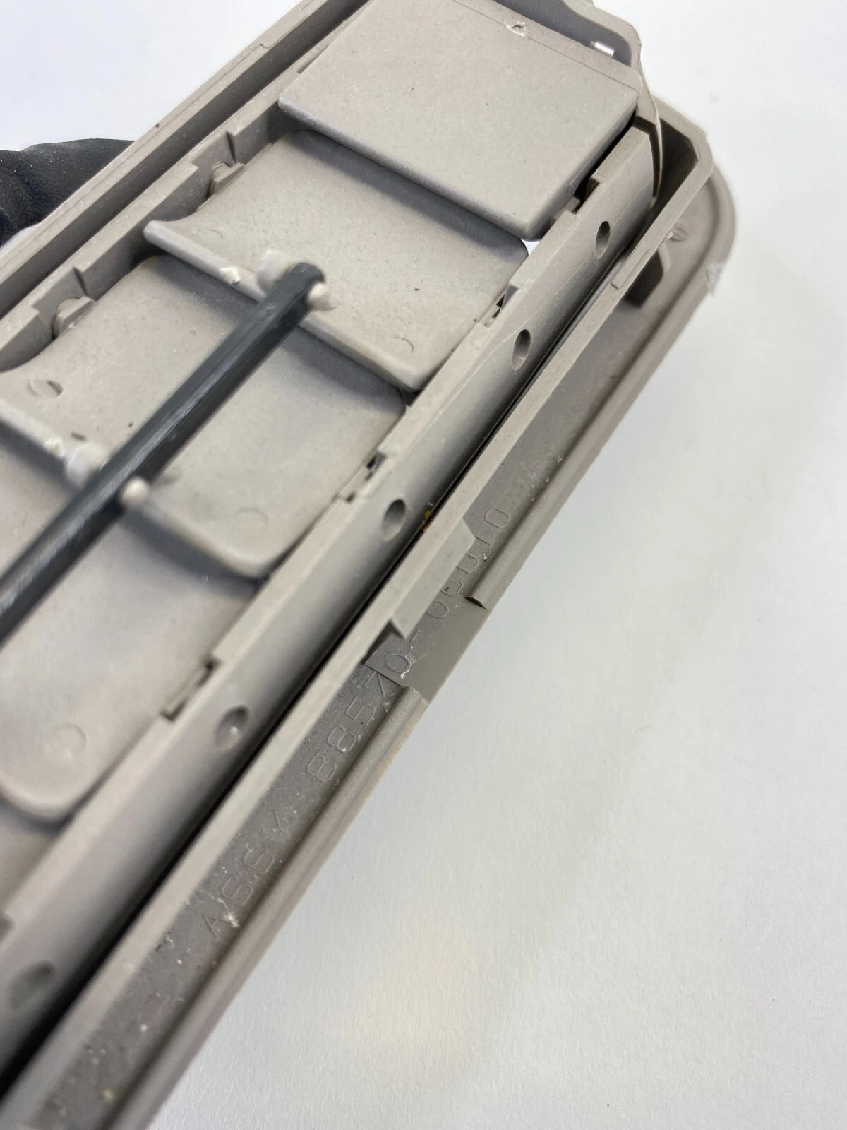 2001-2007 TOYOTA SEQUOIA REAR RH ROOF AC AIR VENT GRILLE GREY OEM 88570-0C010