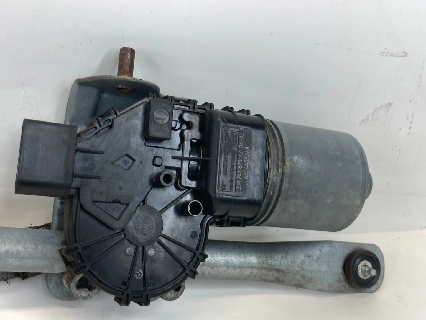 2011-2014 CHRYSLER 200 FRONT WINDSHIELD WIPER MOTOR W/ LINKAGE 68044087AA OEM