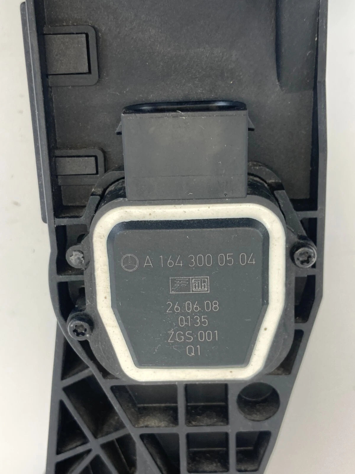 06-12 MERCEDES-BENZ ML350 THROTTLE ACCELERATOR GAS PEDAL SENSOR A1643000504 OEM
