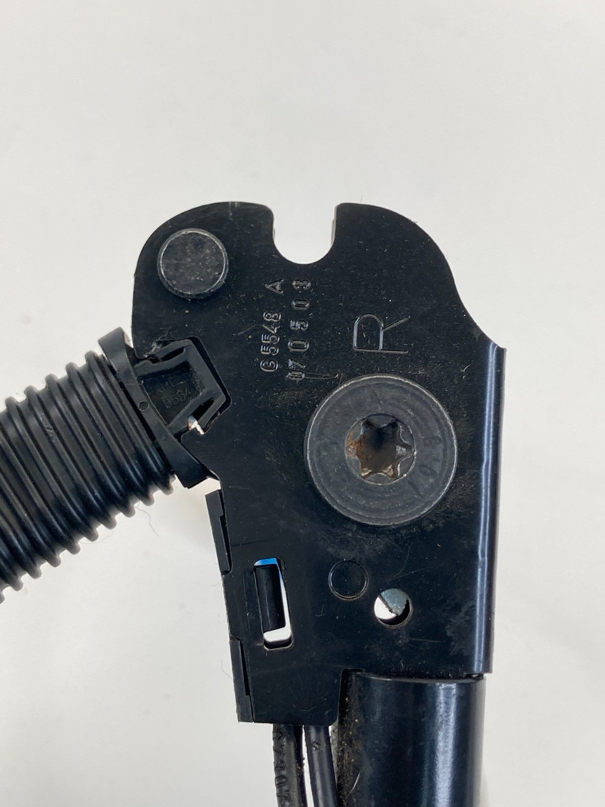 2008-2012 Land Rover LR2 Front Right Passenger Seat Belt Buckle OEM