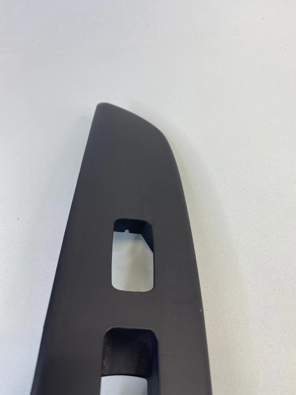 2010-2013 HYUNDAI TUCSON FRONT RIGHT WINDOW SWITCH BEZEL COVER TRIM 383511-1110