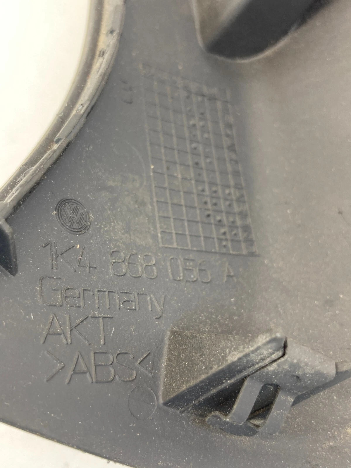 05-09 VOLKSWAGEN JETTA REAR RIGHT DOOR INNER PANEL HANDLE COVER 1K4-868-056-A