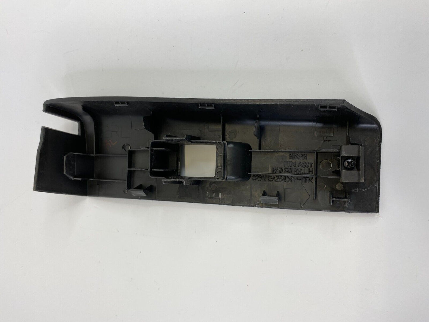 2005-2015 Nissan Xterra Rear Left Side Door Power Window Switch Bezel 82961EA264