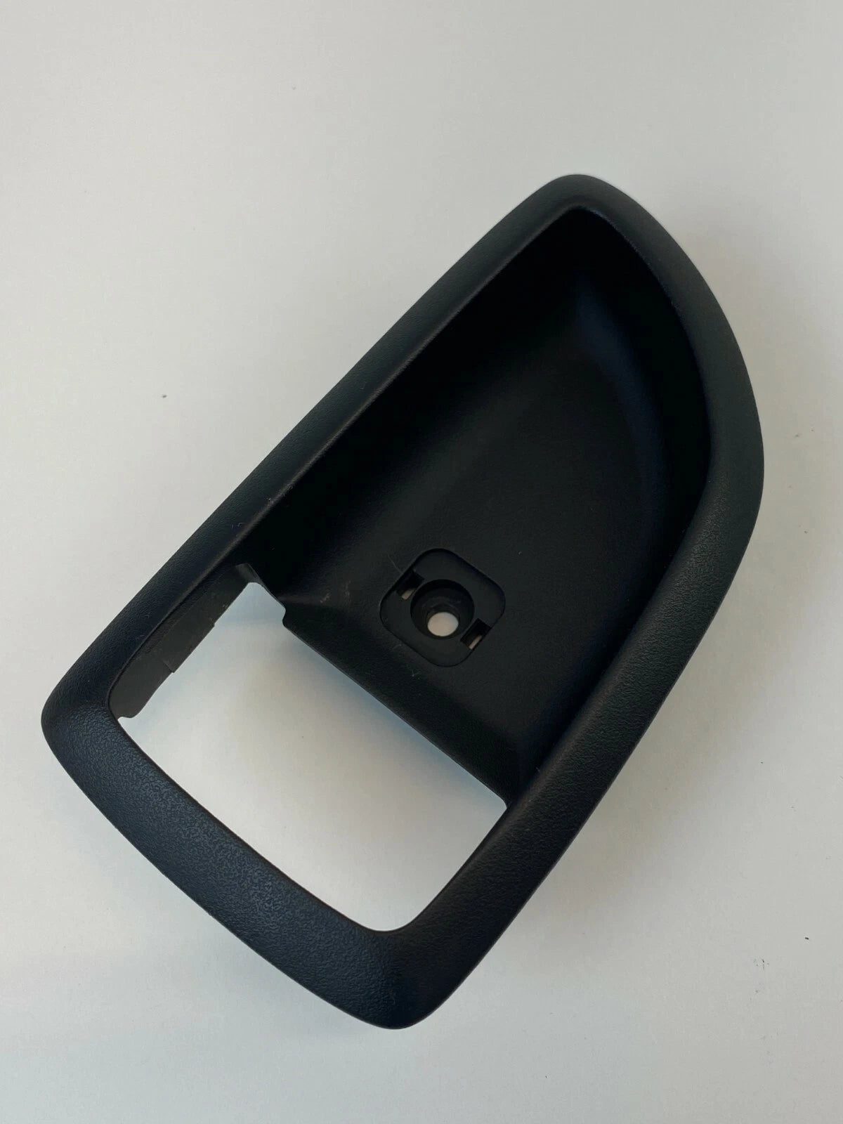 2004-2006 KIA AMANTI REAR LEFT SIDE INNER DOOR HANDLE TRIM COVER 82611-3F000 OEM