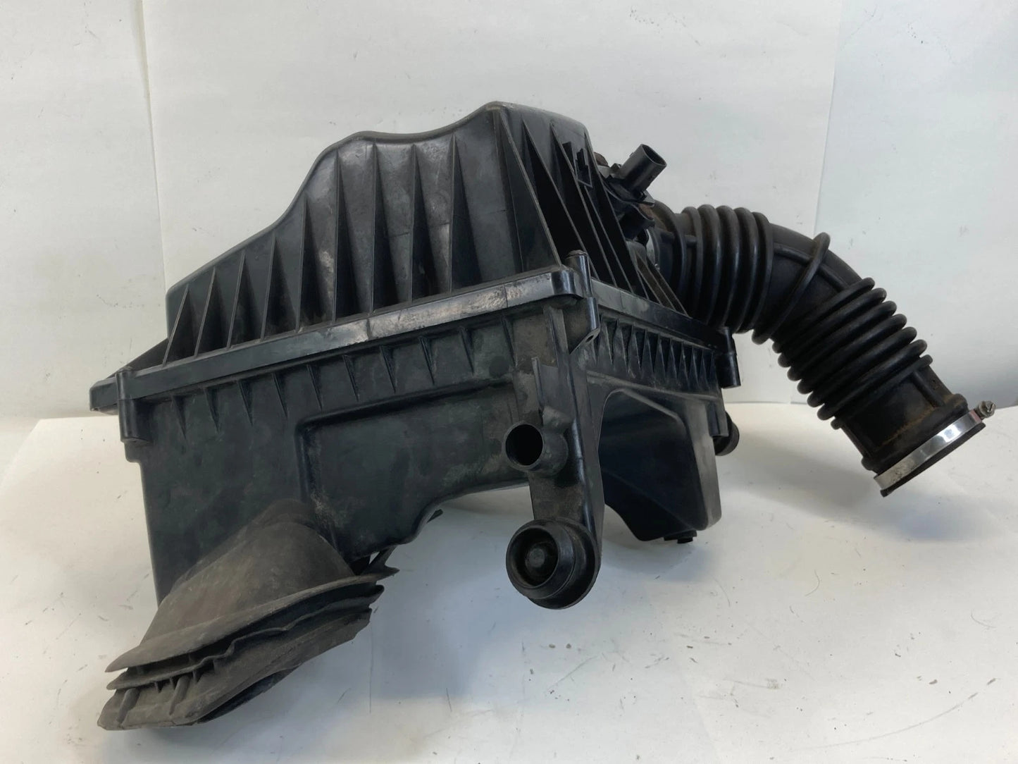 2011 2012 CHEVROLET CRUZE 1.8L AIR INTAKE CLEANER FILTER BOX HOUSING W/ HOSE OEM