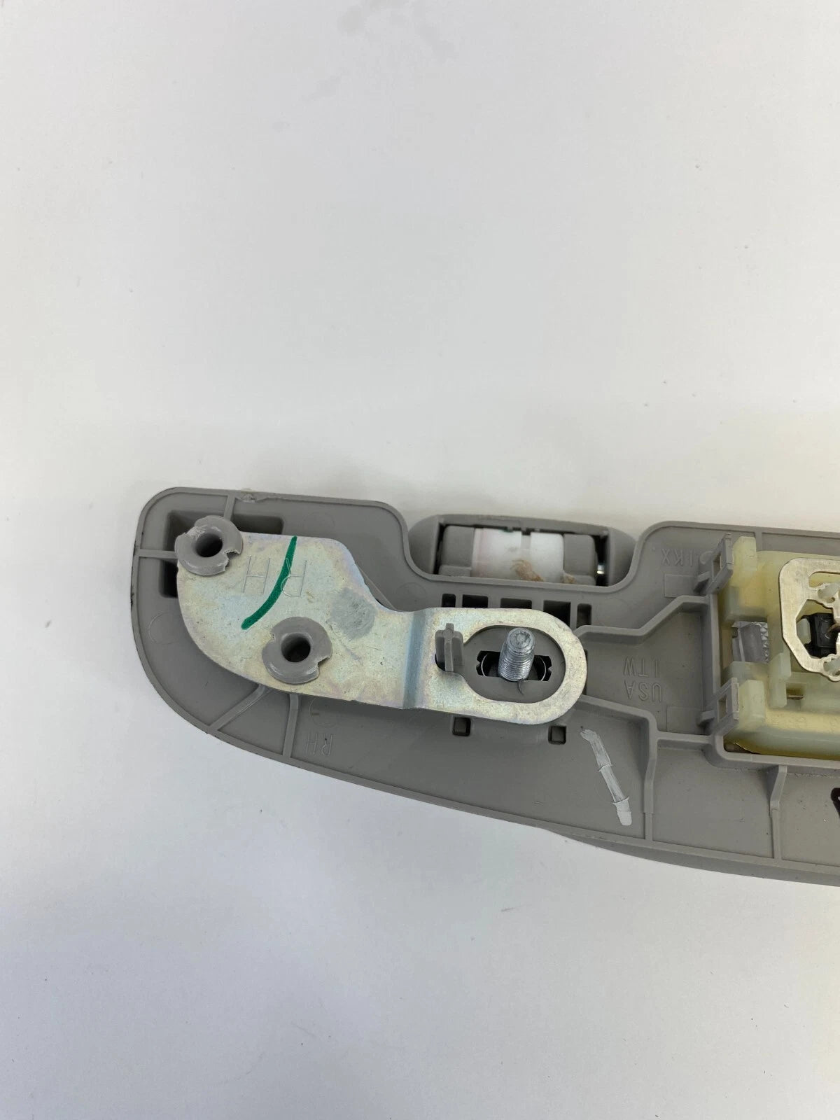 2006-2011 MERCEDES-BENZ ML 350 REAR RIGHT SIDE INNER ROOF GRAB HANDLE W/ LAMP