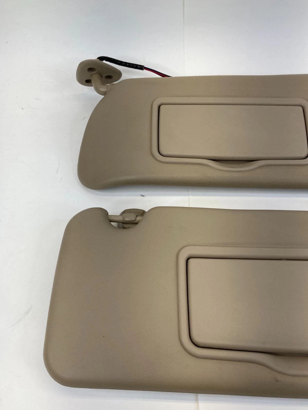 2004-2009 CADILLAC SRX FRONT LEFT RIGHT SUNVISORS PAIR SET ASSY UNIT OEM FACTORY
