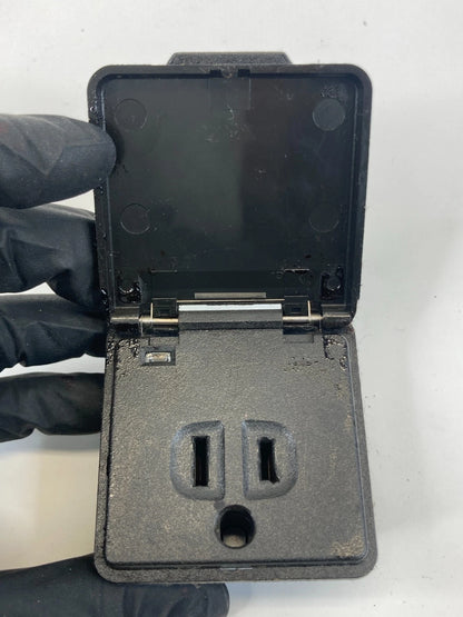 2009 2010 CHEVROLET CHEVY TRAVERSE 12 VOLT ACCESSORY POWER OUTLET SOCKET OEM