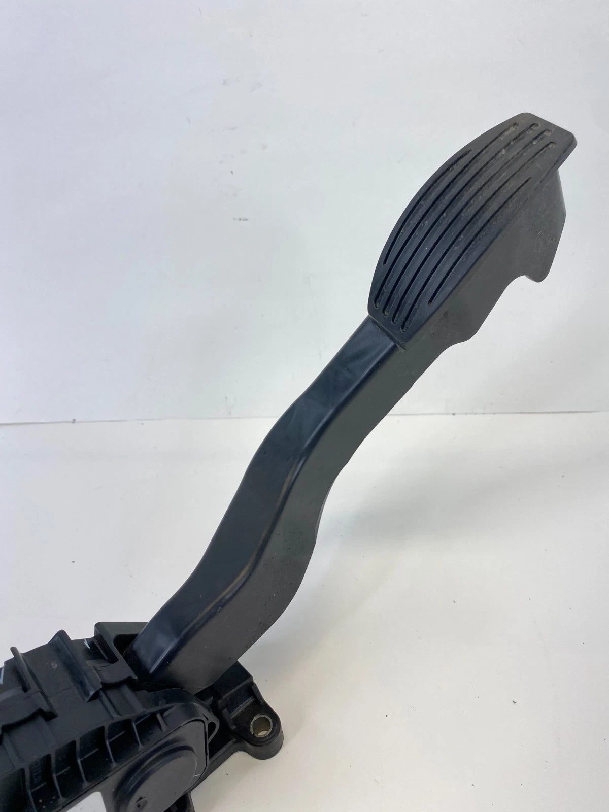 2012-2019 FIAT 500 1.4L AT ACCELERATOR GAS PEDAL 68073429AA