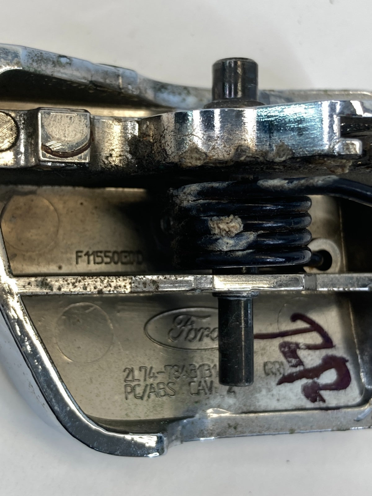 2003-2006 Lincoln Navigator Rear Right Side Inner Door Handle w/ Bezel