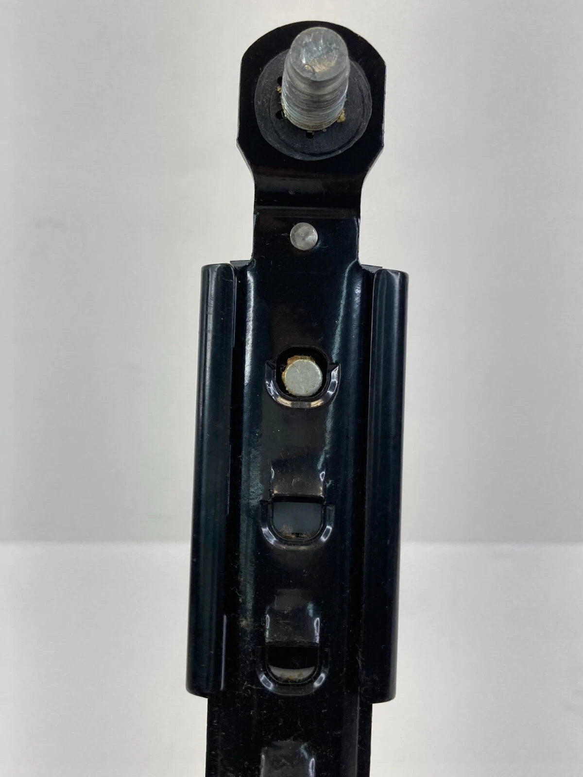 2006-2010 HYUNDAI SONATA SEDAN FRONT LEFT SEAT BELT SEATBELT HEIGHT ADJUSTER OEM
