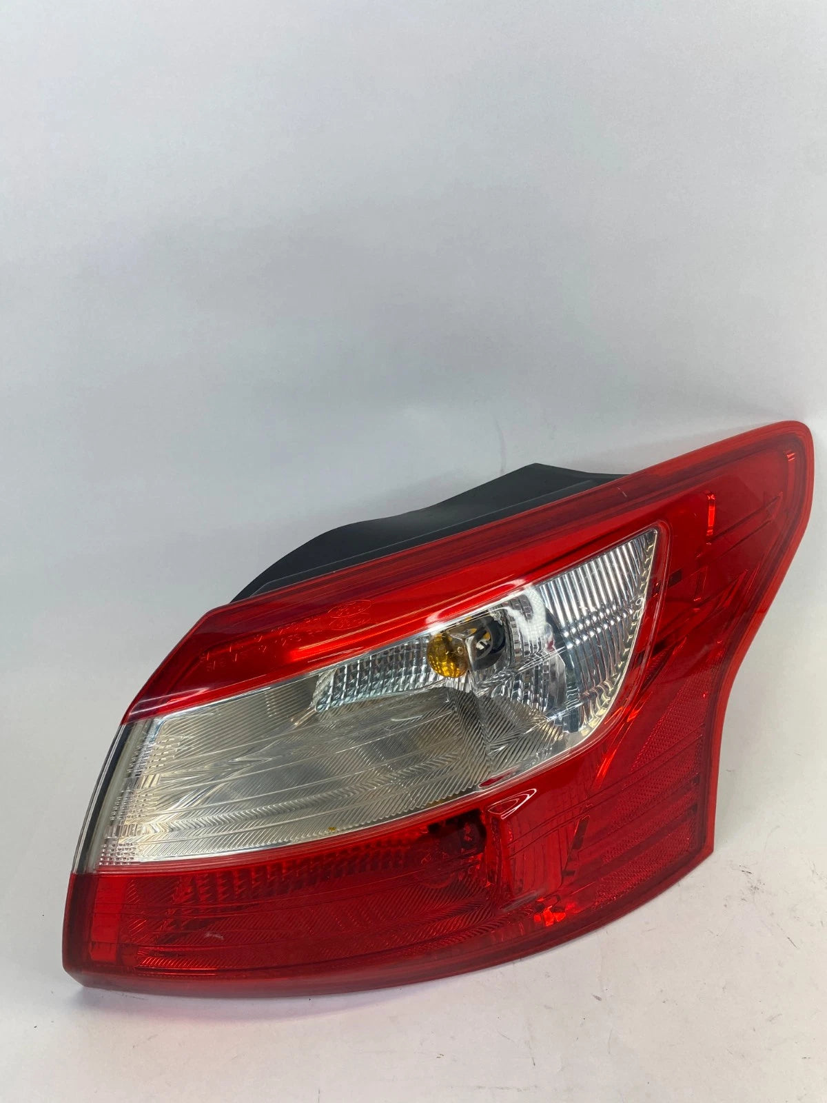 2012 2013 2014 FORD FOCUS SEDAN RIGHT PASSENGER OUTER TAIL LIGHT TAILLAMP OEM