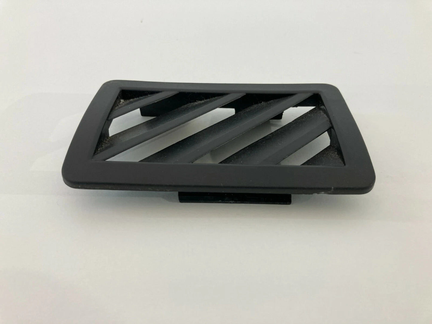 08-12 FORD FUSION 08-11 MERCURY MILAN FRONT PASSENGER SIDE DASH DEFROST AIR VENT