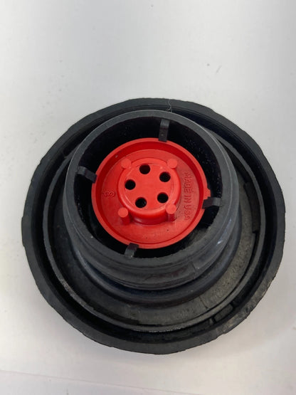 1998-2005 VOLKSWAGEN NEW BEETLE FUEL FILLER GAS TANK TANK CAP LOCKING STYLE OEM