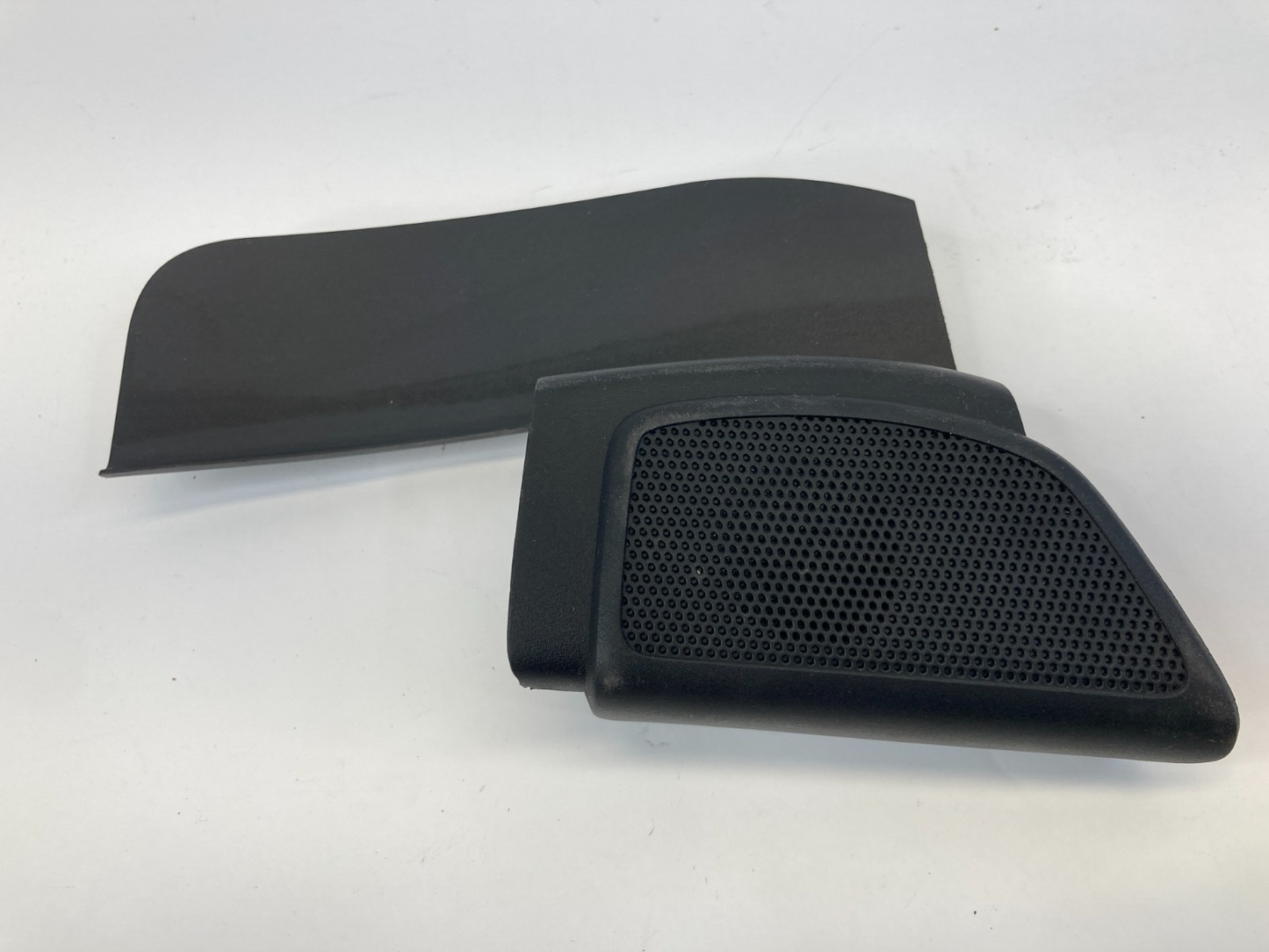 2012-2018 Ford Focus Front Right Side Door Tweeter Cover Trim BM51-18C862-A