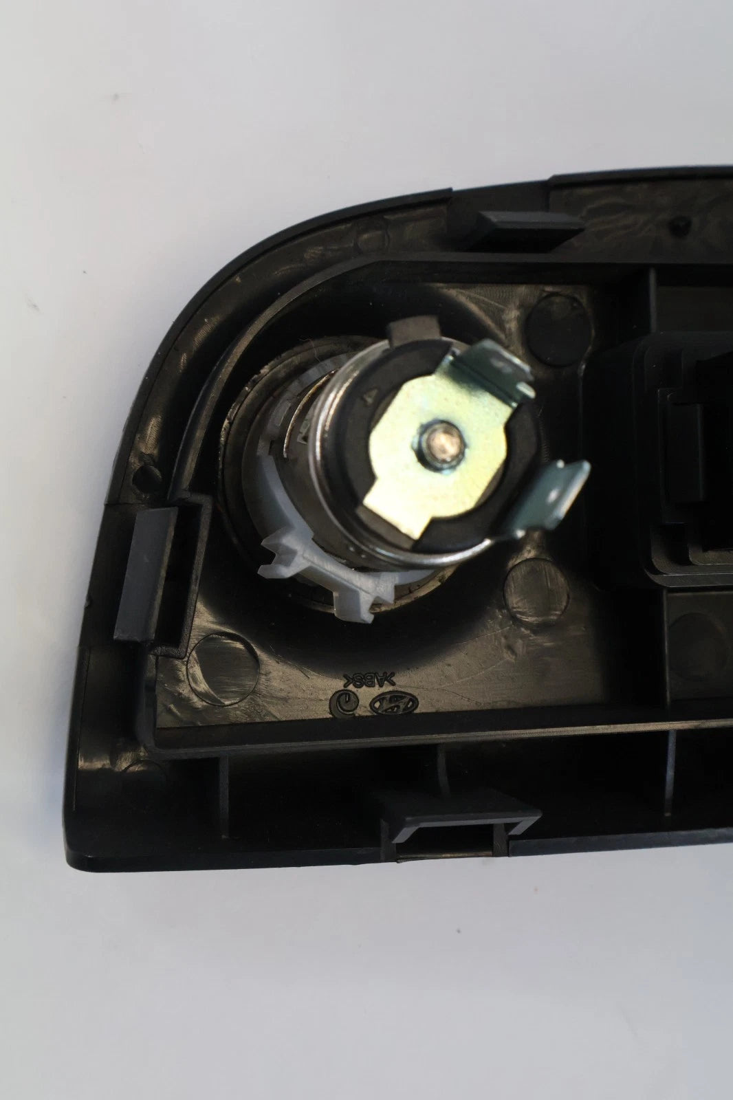 2006-2011 HYUNDAI ACCENT JACK AUX IPOD USB PORT CONNECTOR BEZEL OEM