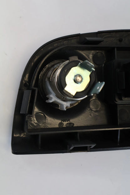2006-2011 HYUNDAI ACCENT JACK AUX IPOD USB PORT CONNECTOR BEZEL OEM