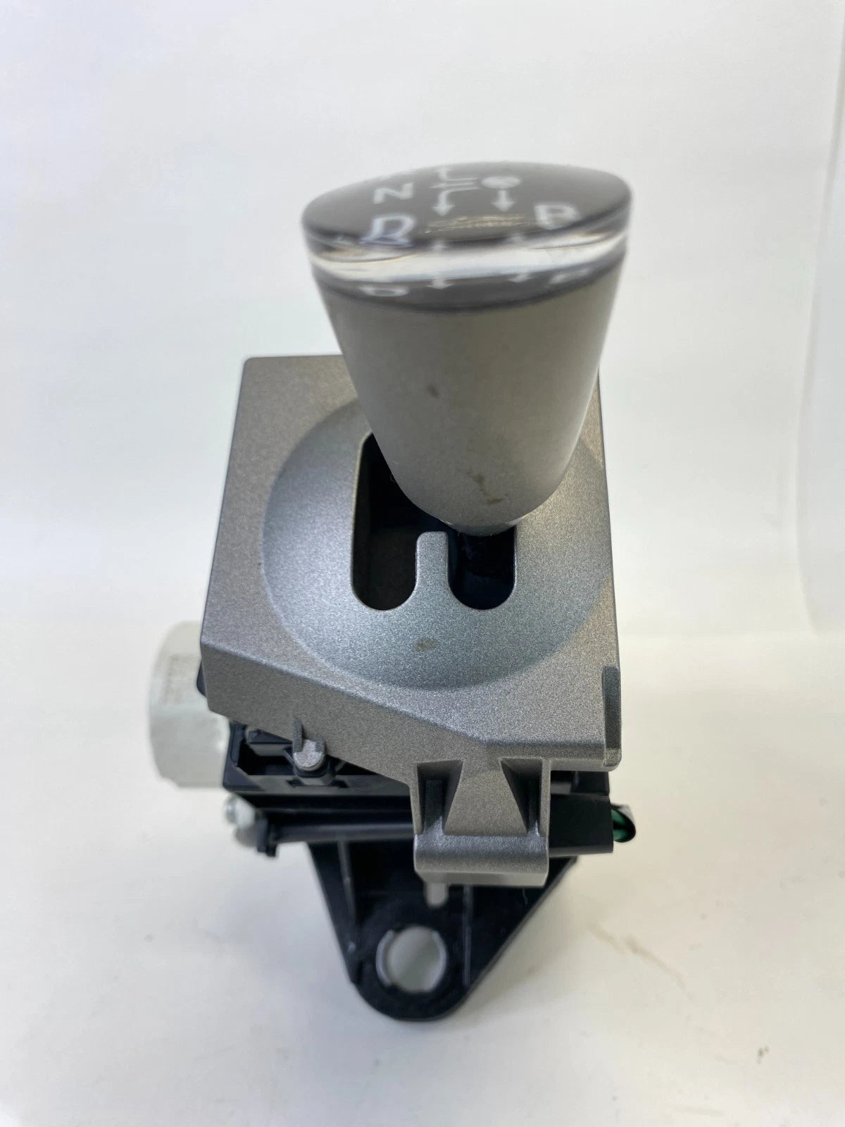 2004-2009 TOYOTA PRIUS AUTOMATIC TRANSMISSION GEAR SHIFTER ASSEMBLY 89451-47030