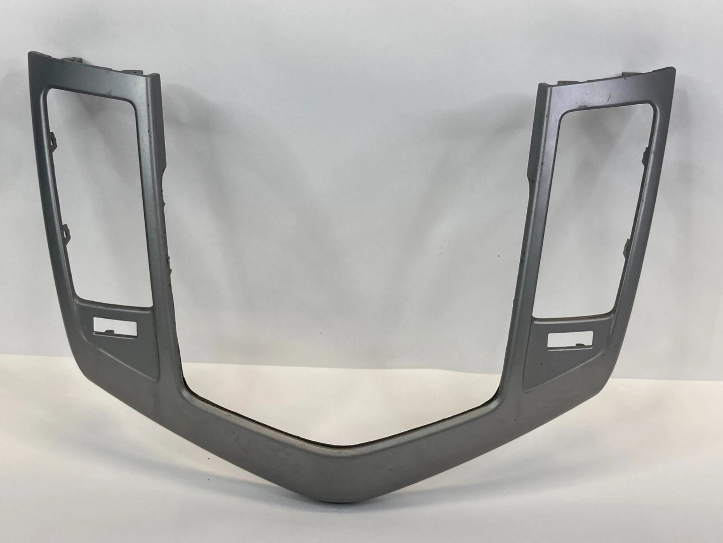 2011-2016 CHEVROLET CRUZE DASH RADIO SURROUND COVER TRIM BEZEL OEM 94567907
