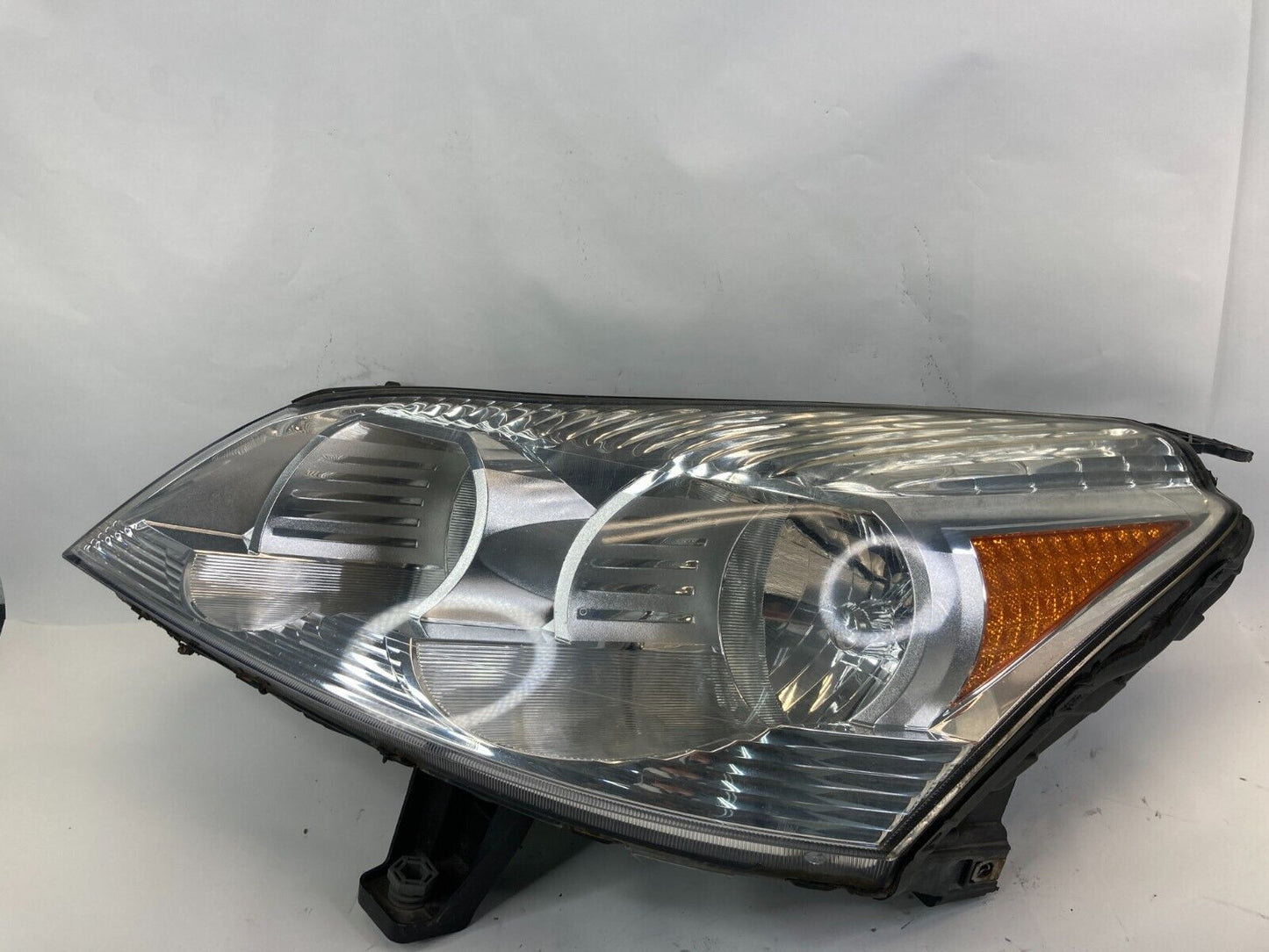 2009-2012 Chevrolet Traverse Front Left Driver Side Headlight Assembly 20794801