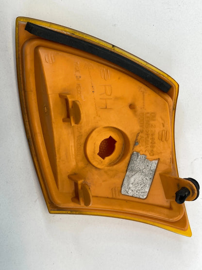 2002-2007 SATURN VUE SUV 4-DR RIGHT SIDE TURN SIGNAL MARKER LIGHT LAMP ASSEMBLY