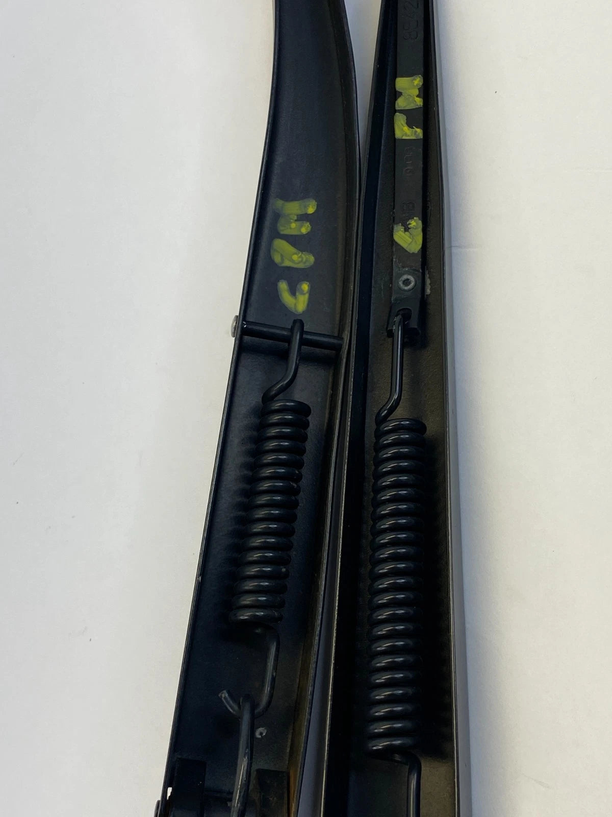 2011-2015 KIA SORENTO FRONT WINDSHIELD LEFT & RIGHT WIPER ARM PAIR SET OEM