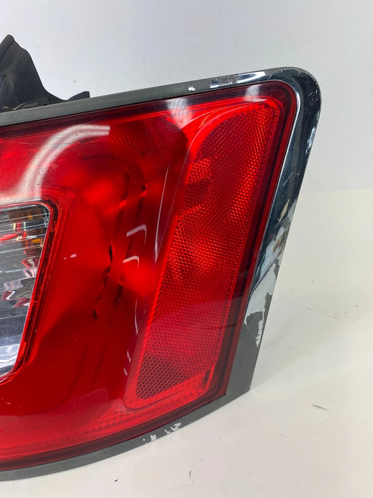 2010-2012 FORD TAURUS REAR RIGHT PASSENGER OUTER QUARTER TAIL LIGHT TAILLIGHT