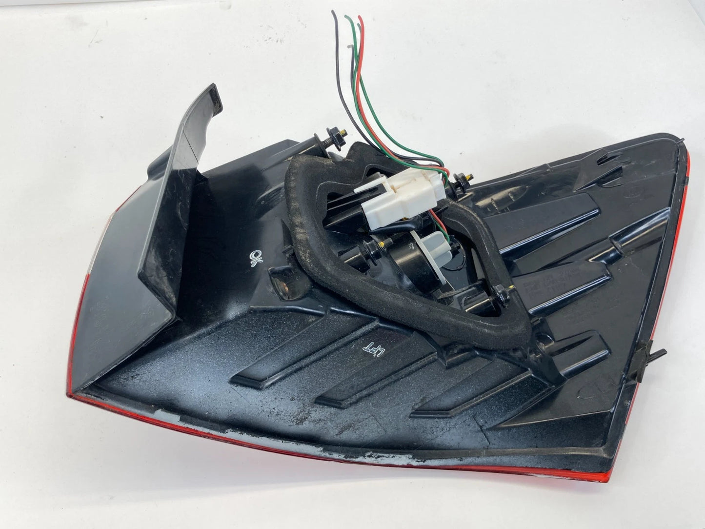 2012-2017 KIA RIO LX SEDAN REAR LEFT LH OUTER TAILLIGHT LAMP 92401-1W0 OEM