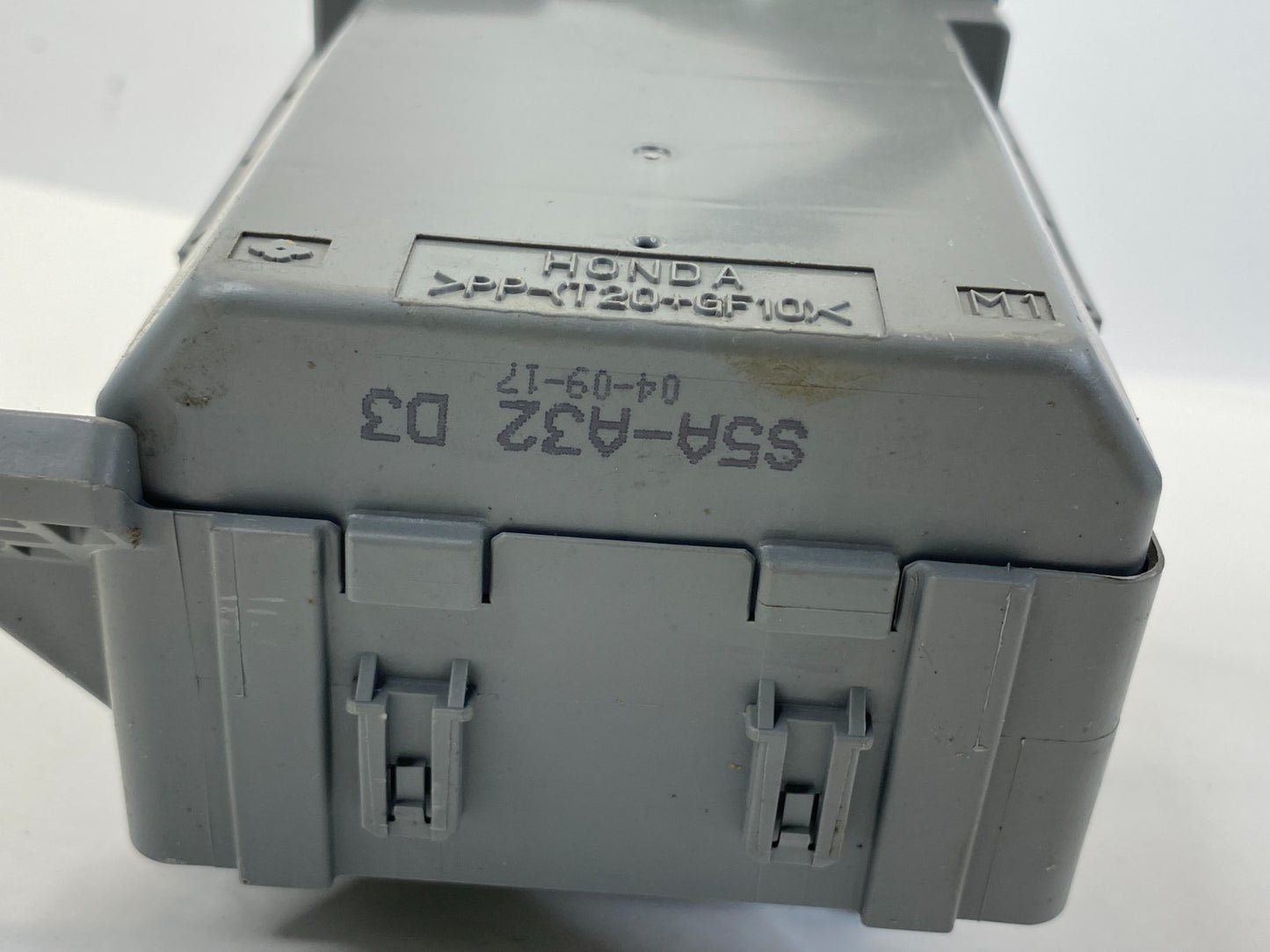 2003 2004 2005 Honda Civic 1.7L A/T Interior Dash Panel Fuse Box Fusebox Block