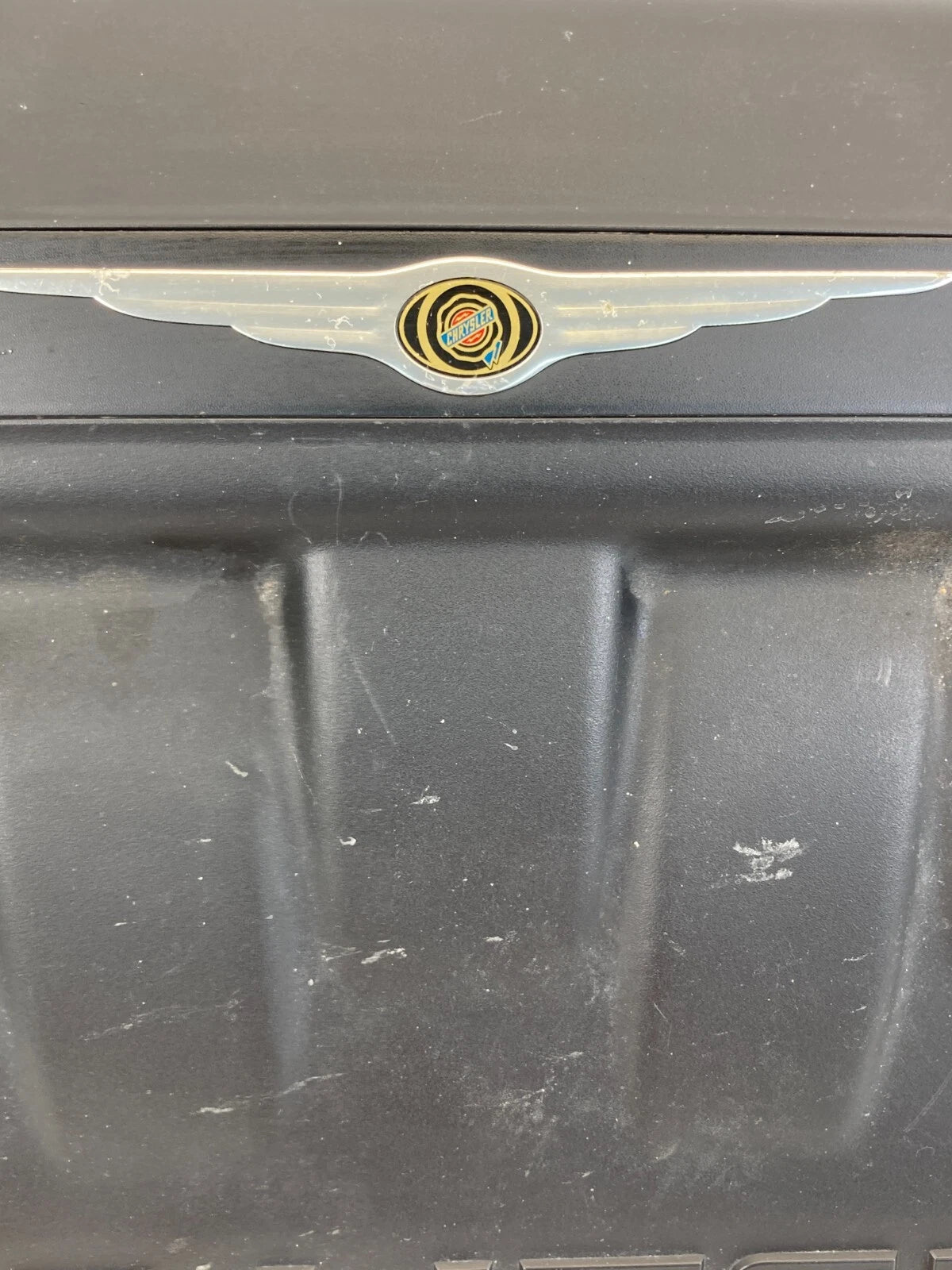 2004-2006 CHRYSLER PACIFICA 3.5L V6 ENGINE COVER APPEARANCE SHIELD 04591919AC