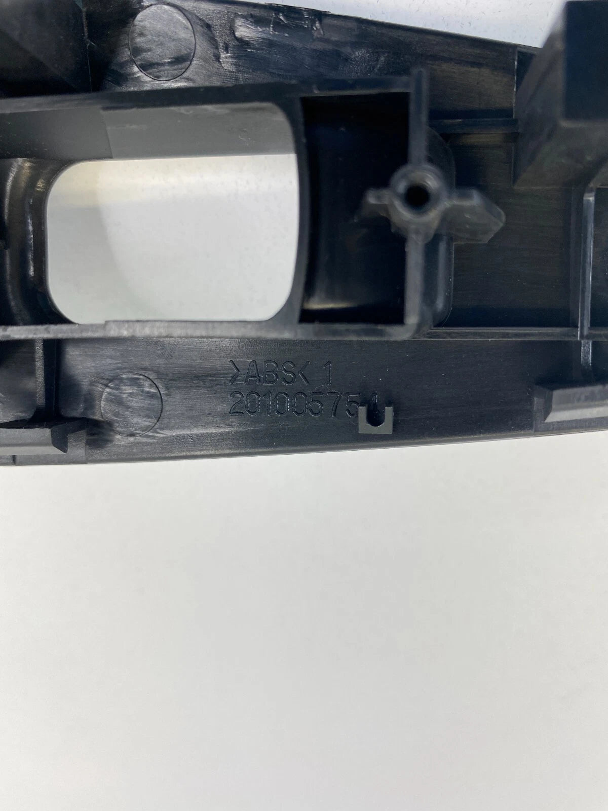 10-13 KIA FORTE REAR RIGHT SIDE DOOR WINDOW SWITCH BEZEL COVER TRIM 201005754