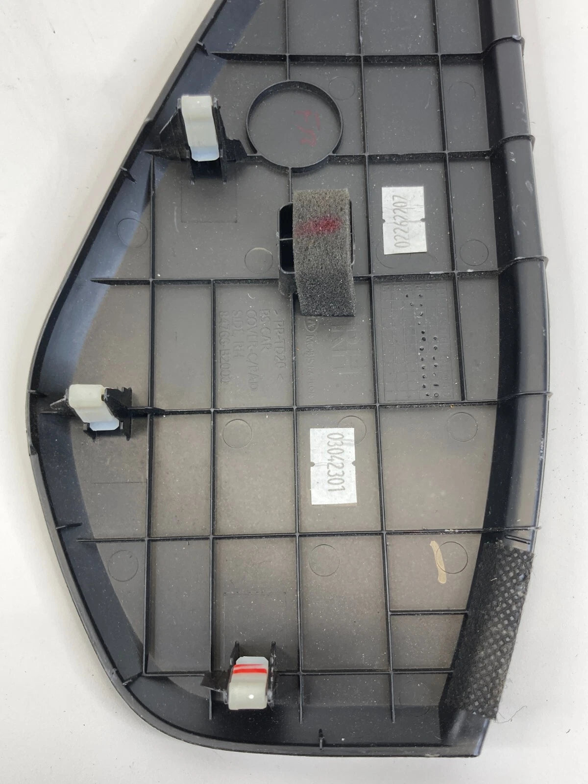 2014-2019 KIA SOUL DASHBOARD SIDE END CAP COVER FRONT RH OEM FACTORY 84766-B2000