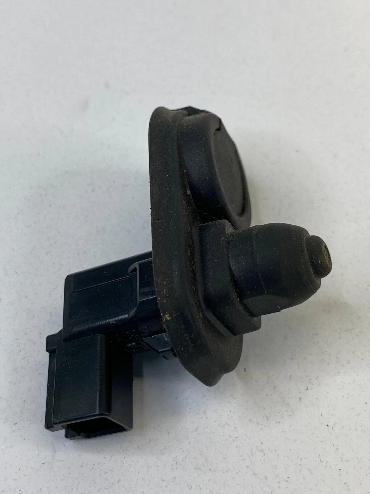2003-2005 HONDA PILOT FRONT RIGHT PASSENGER DOOR COURTESY LAMP AJAR JAMB SWITCH