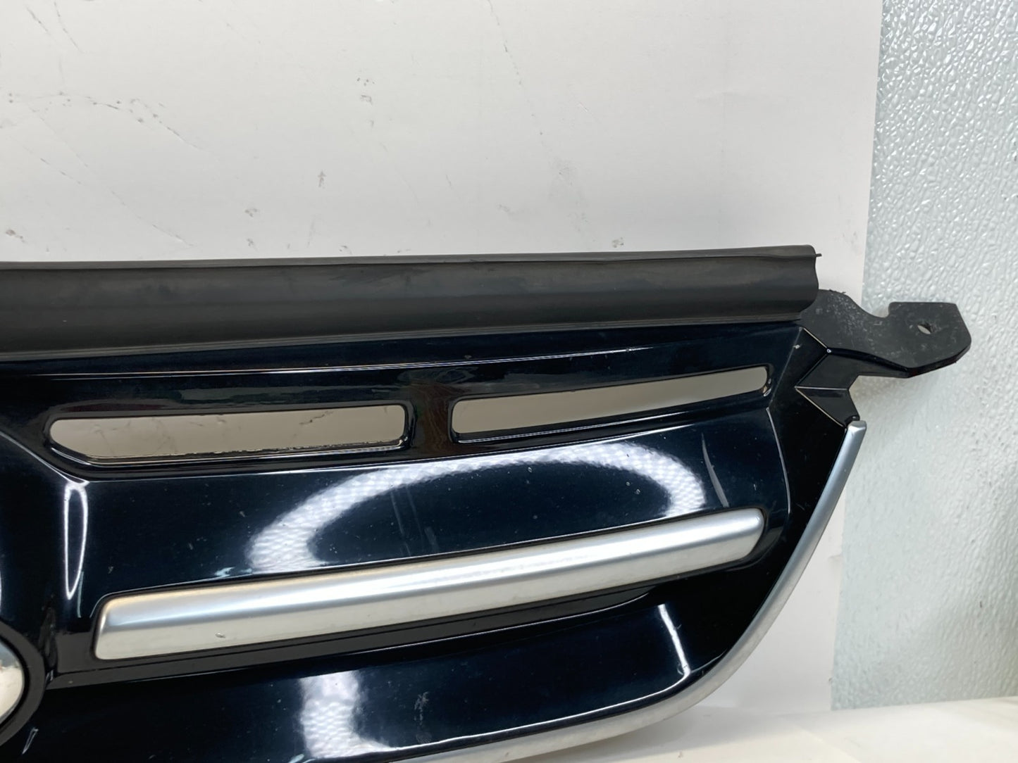 2013-2018 Ford C-MAX Front Upper Grill Grille Assembly DM51-R8200-AFW OEM